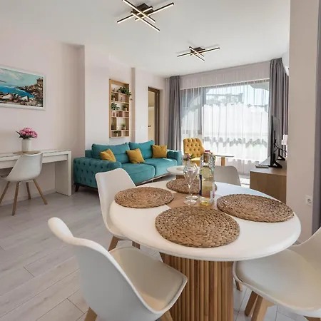 La View 2br By The Sea Ev Charger & Free Parking And Pool Apartment