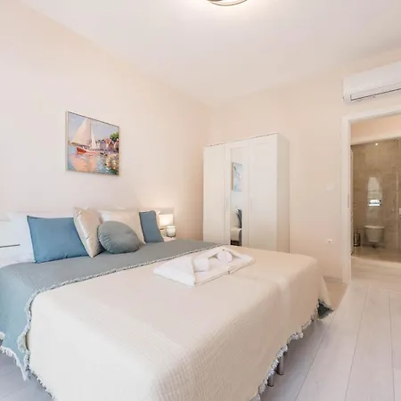 La View 2br By The Sea Ev Charger & Free Parking And Pool Apartment *