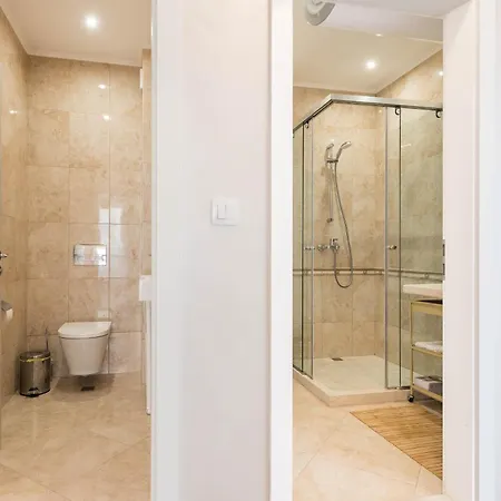 La View 2br By The Sea Ev Charger & Free Parking And Pool Warna