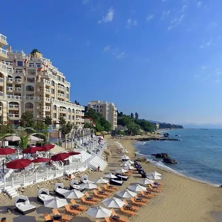 La View 2br By The Sea Ev Charger & Free Parking And Pool Warna