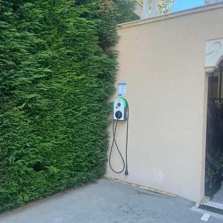 La View 2br By The Sea Ev Charger & Free Parking And Pool Warna