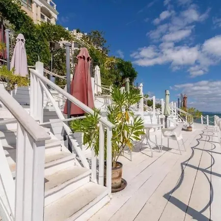 La View 2br By The Sea Ev Charger & Free Parking And Pool Apartment Warna