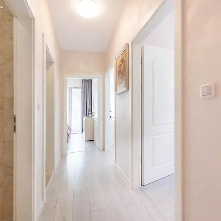 Apartment La View 2br By The Sea Ev Charger & Free Parking And Pool Warna