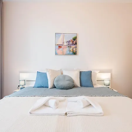 Apartment La View 2br By The Sea Ev Charger & Free Parking And Pool
