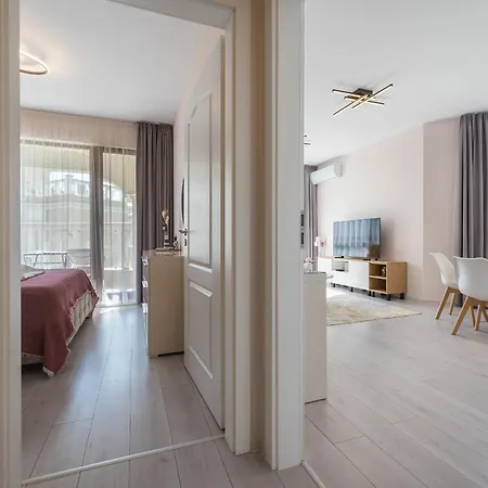 La View 2br By The Sea Ev Charger & Free Parking And Pool Apartment Warna
