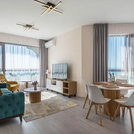 La View 2br By The Sea Ev Charger & Free Parking And Pool Apartment Warna