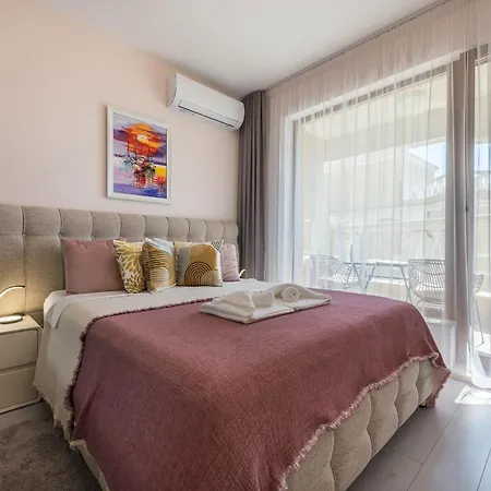 La View 2br By The Sea Ev Charger & Free Parking And Pool Warna