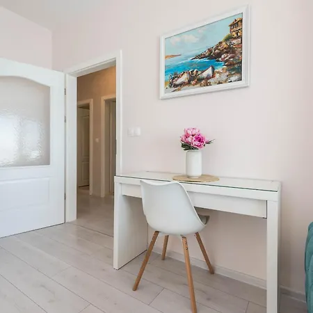 Apartment La View 2br By The Sea Ev Charger & Free Parking And Pool *