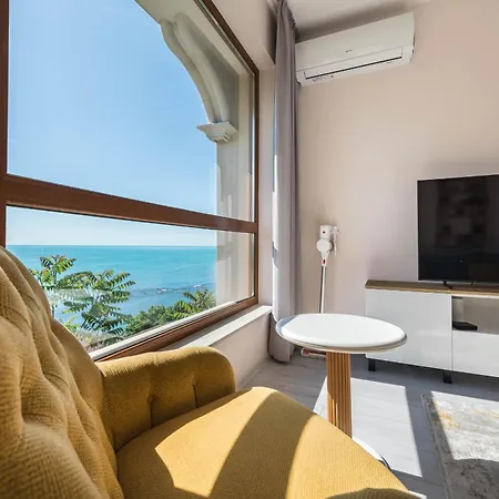 Apartment La View 2br By The Sea Ev Charger & Free Parking And Pool *